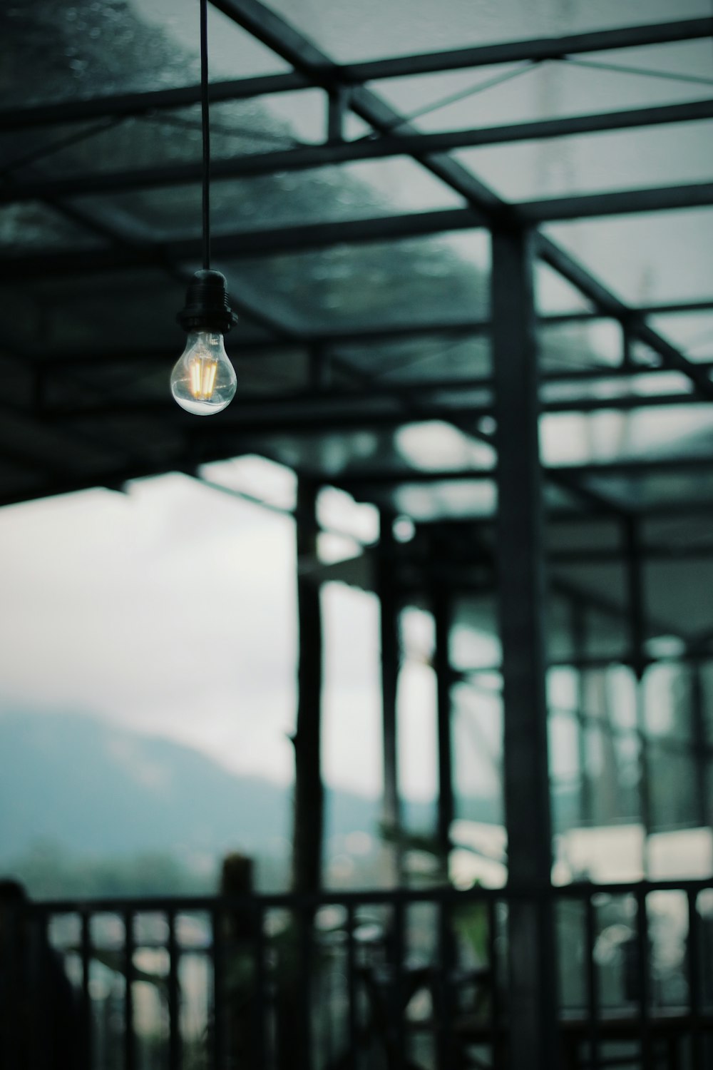 selective focus of filament bulb