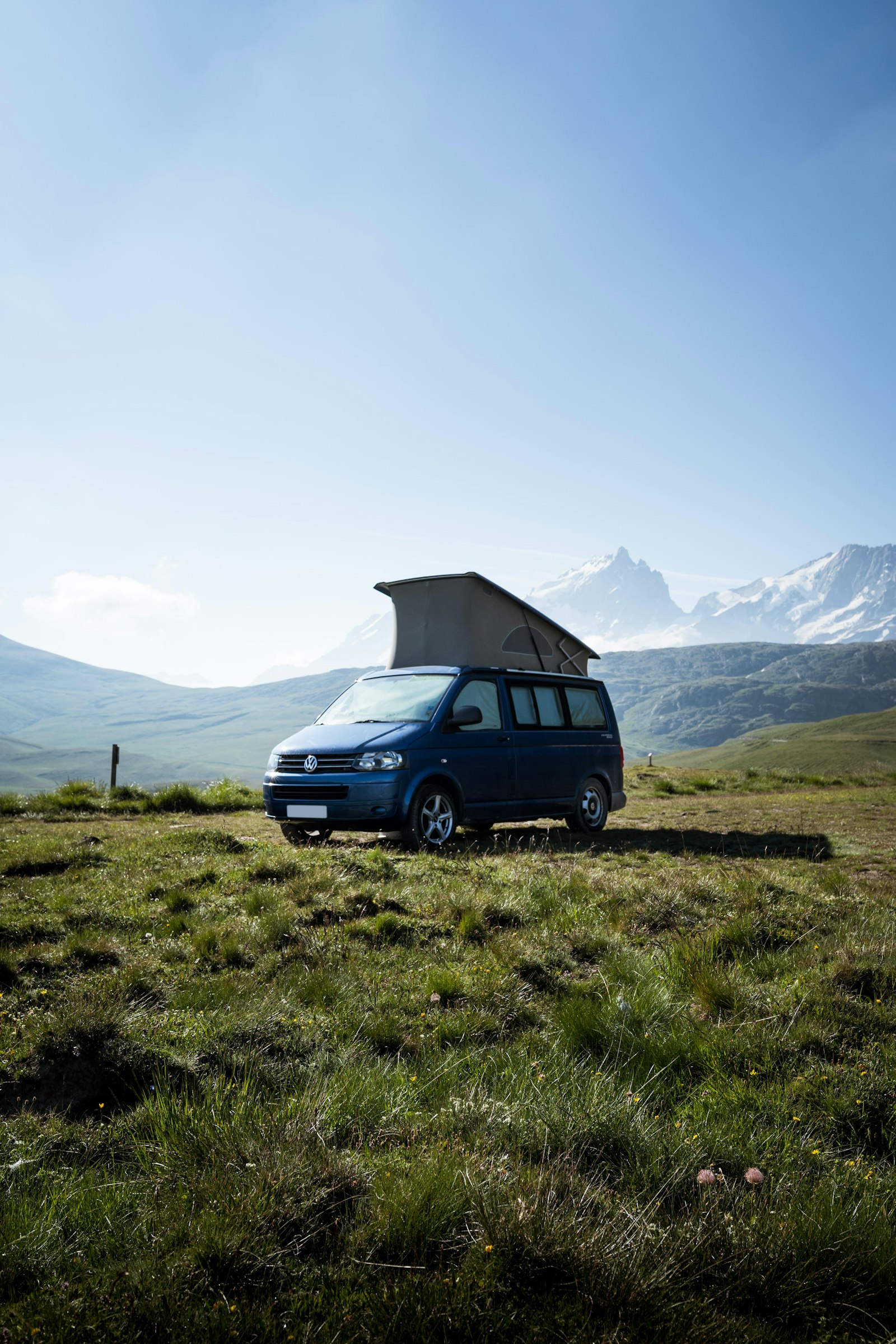 Nikon D500 + Sigma 18-35mm F1.8 DC HSM Art sample photo. Blue volkswagen transporter van photography