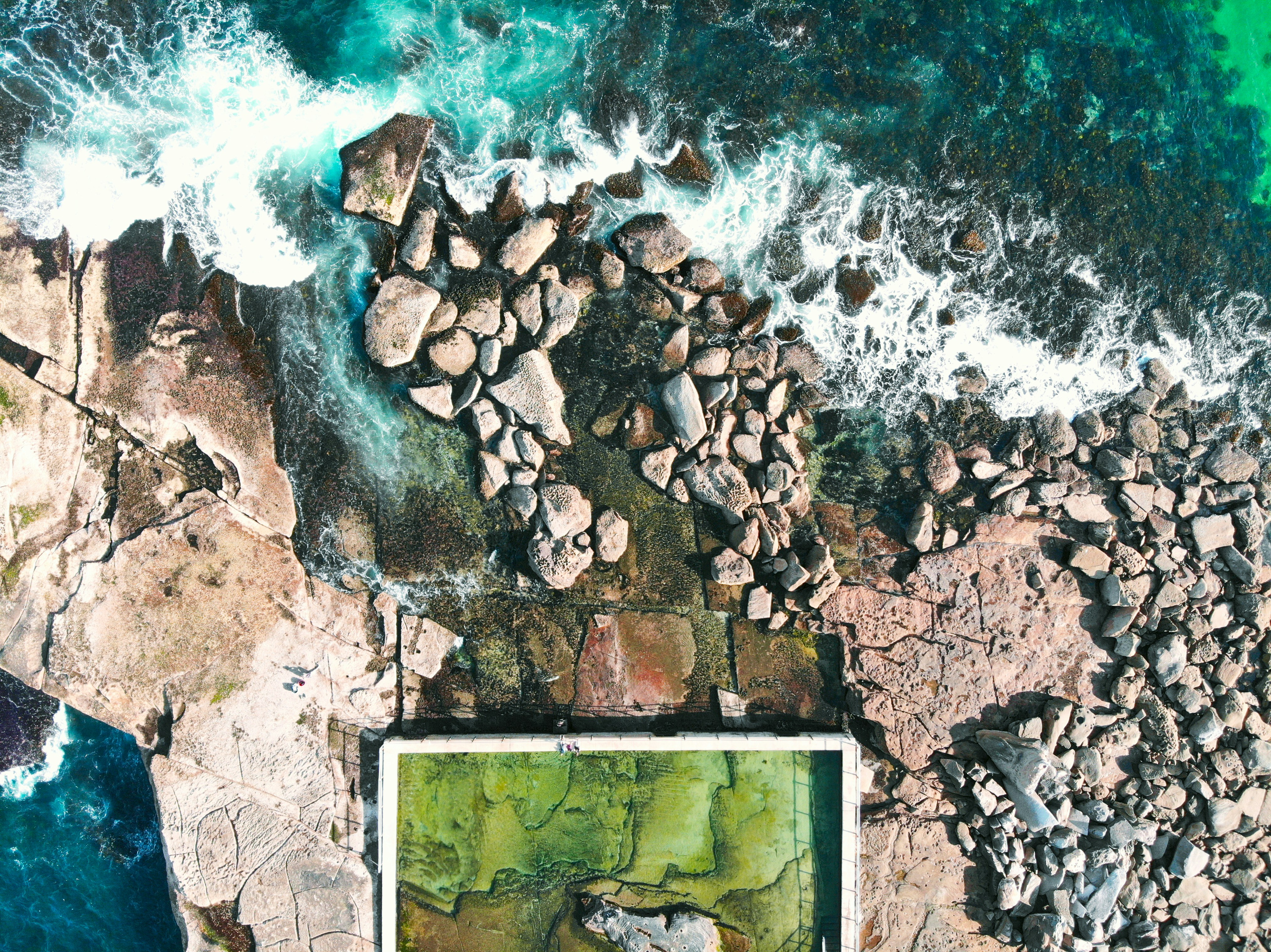 photo 1534476304859 274d52b4c091?crop=entropy&cs=tinysrgb&fit=max&fm=jpg&ixid=M3w1MjQ0NjR8MHwxfHNlYXJjaHwxM3x8V2lsZGxpZmUlMjBkcm9uZXxlbnwwfDB8fHwxNzQzMjIxNjc4fDA&ixlib=rb 4.0