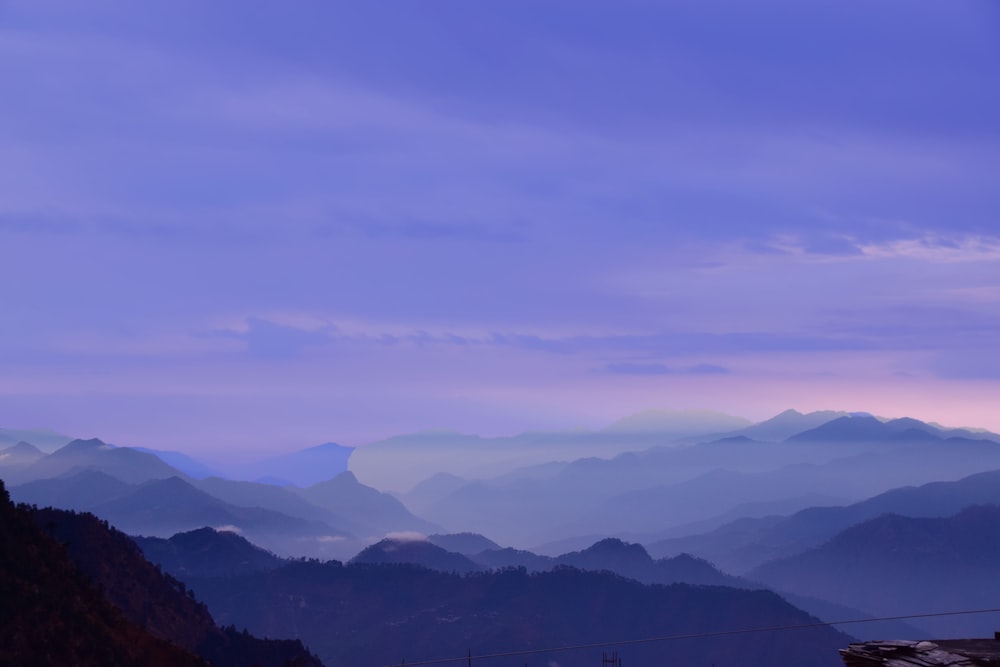 foto di paesaggio di montagne