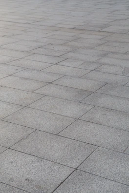 Modern kitchen floor covered with sleek, light gray self-click porcelain tiles