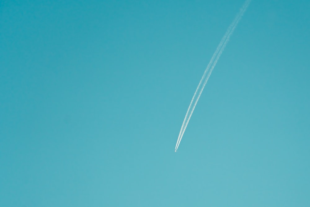 worm's-eye view of airplane smoke trails