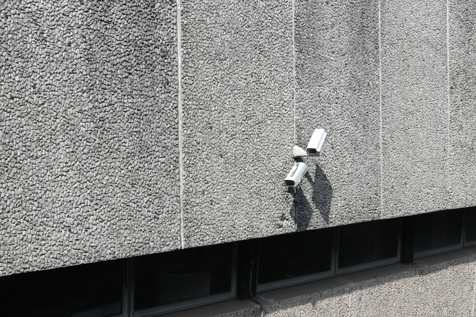 Уязвимость в проводах камер видеонаблюдения позволяет дистанционно взломать их