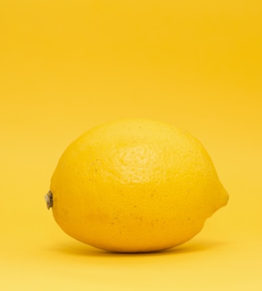 closeup photo of yellow lemon