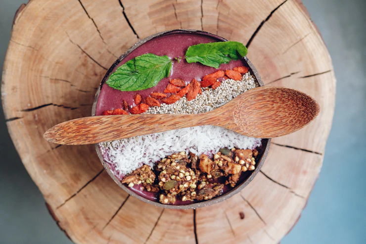 A vibrant close-up of a fresh green smoothie bowl topped with berries and chia seeds, symbolizing healthy weight loss.