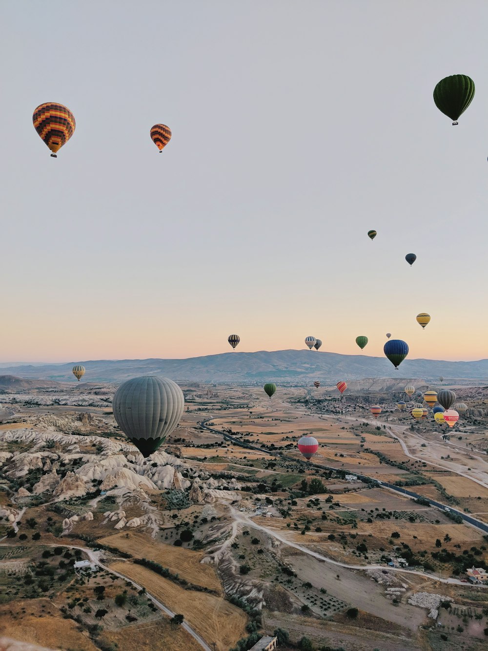 montgolfières flottant dans les airs