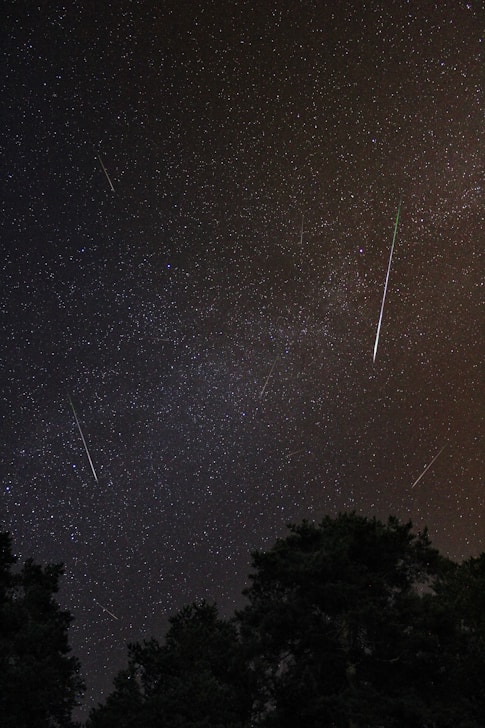 meteor shower on sky during nighttime