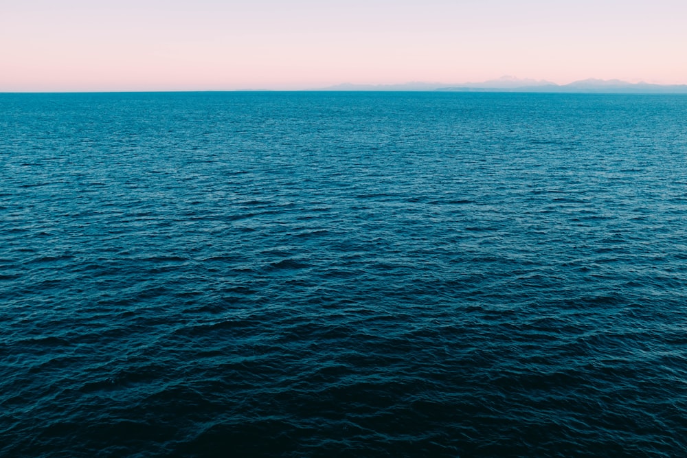 mar azul durante o dia
