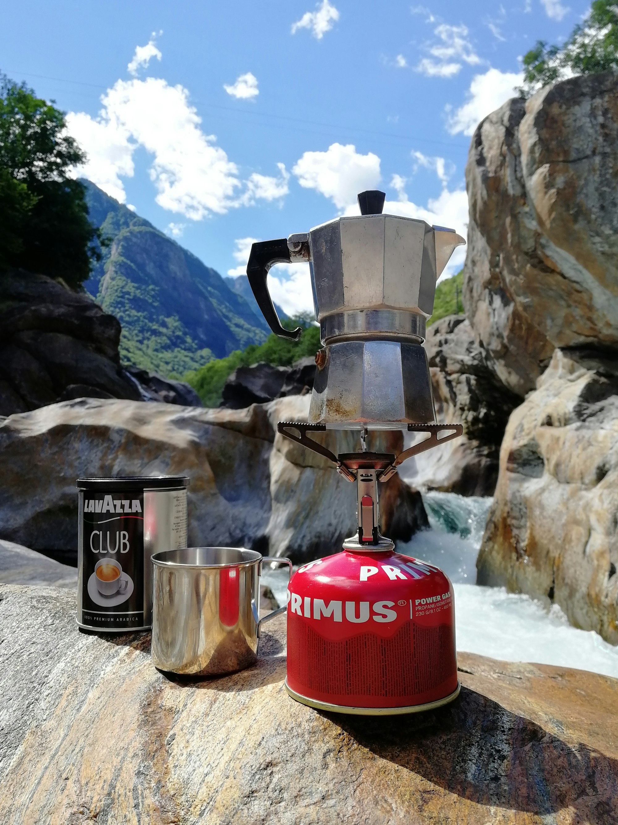 Life is fast-paced. Therefore I am always travelling with my camping cooker. Nothing is more relaxing than having a nice coffee wherever and whenever you want.