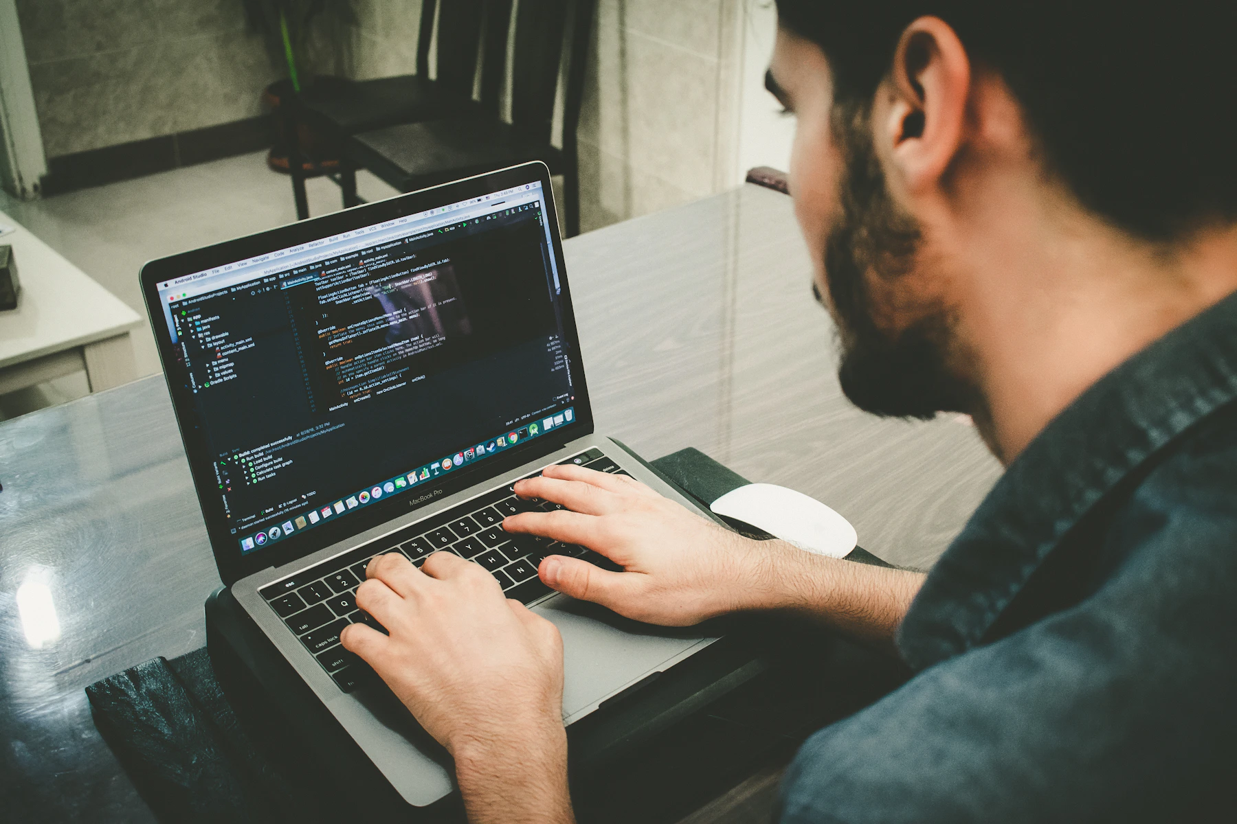 Frontend developer working with Angular, TypeScript, reusable components, application services, APIs, and modern web development tools