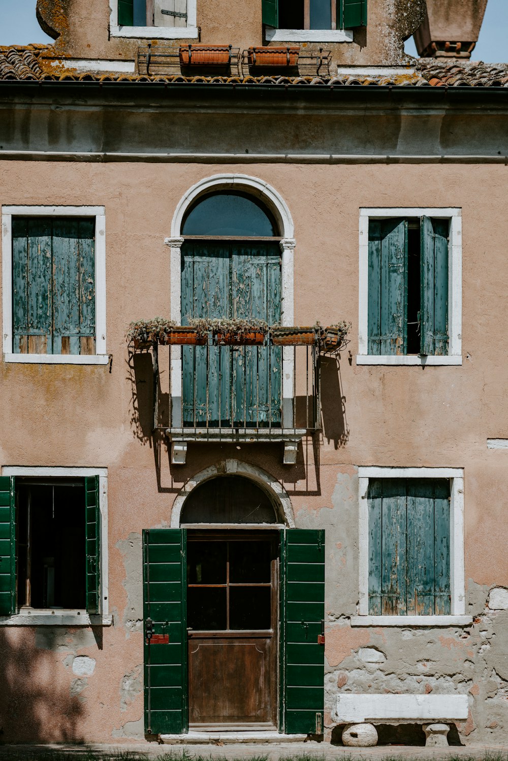 brown concrete house