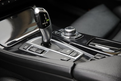 black gear shift