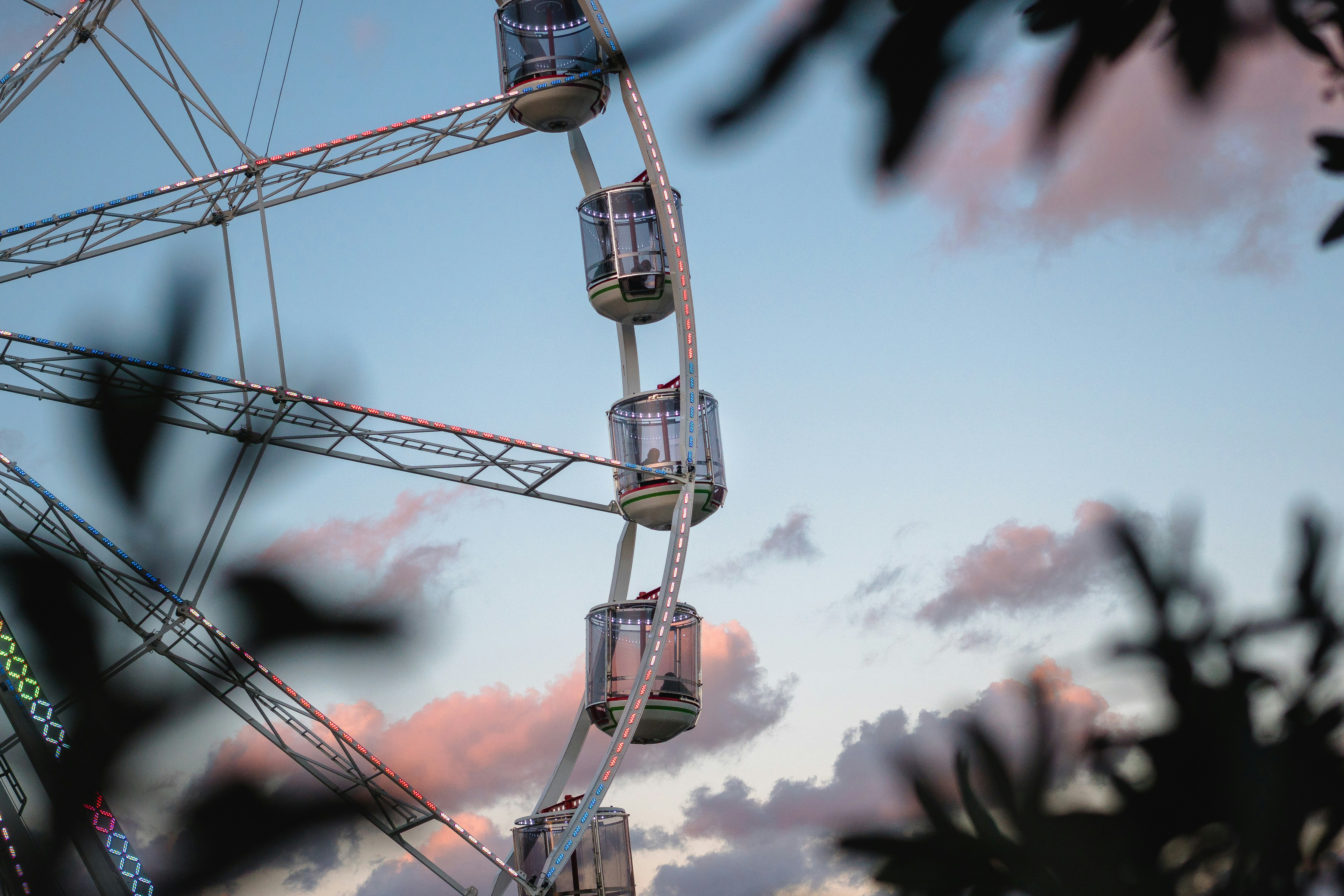 Ferris wheel under blue sky and white clouds at daytime, Bondi Eye