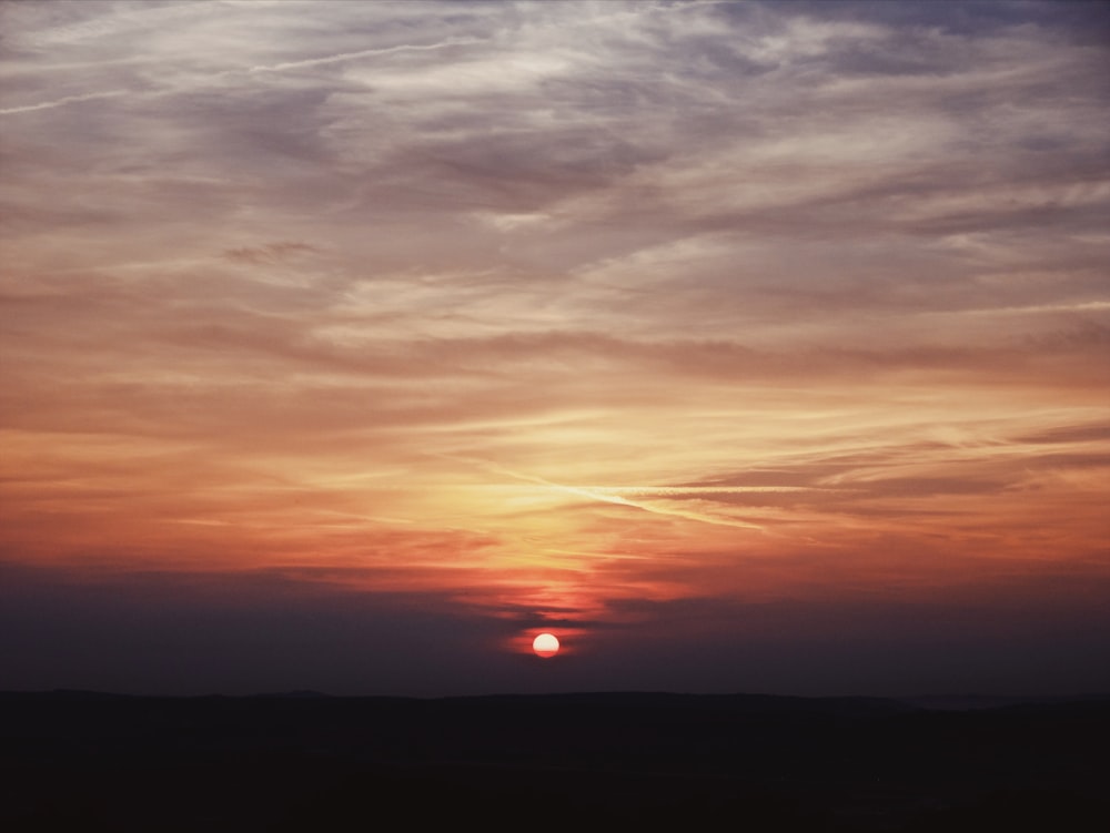 foto del cielo durante il tramonto