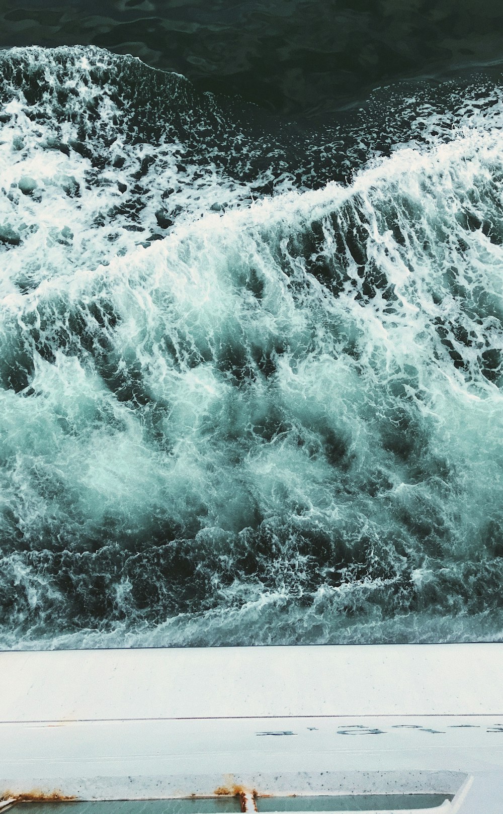 aerial photography of ocean waves