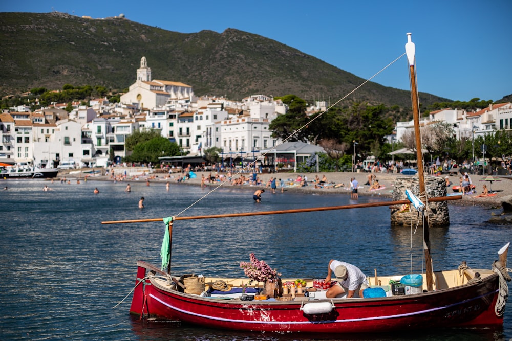 personnes à proximité de bord de mer vue hôtels et bâtiments à Barcelone