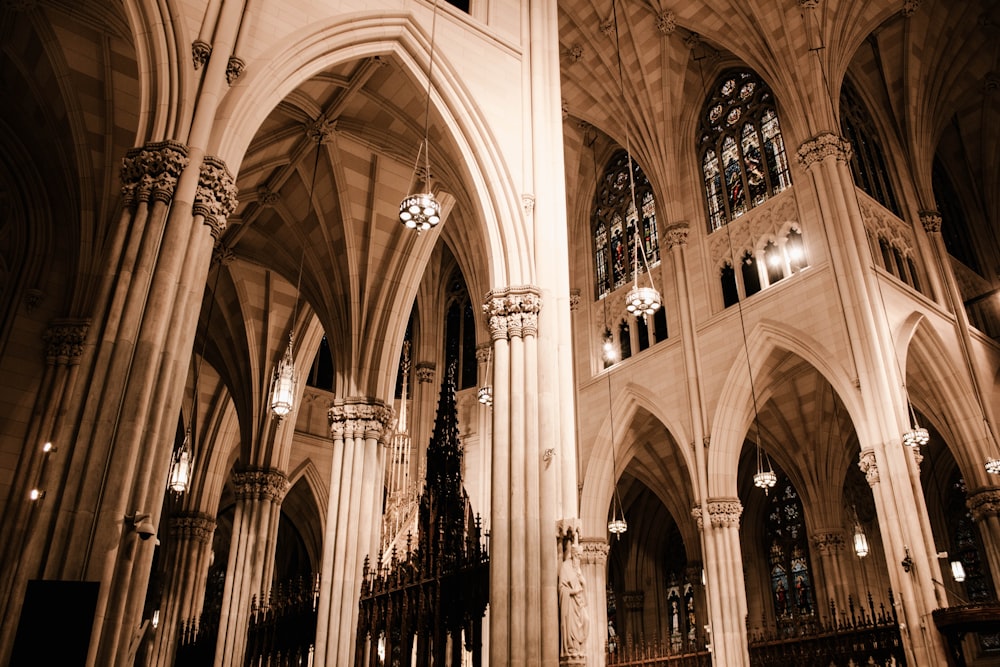 soffitto bianco della cattedrale