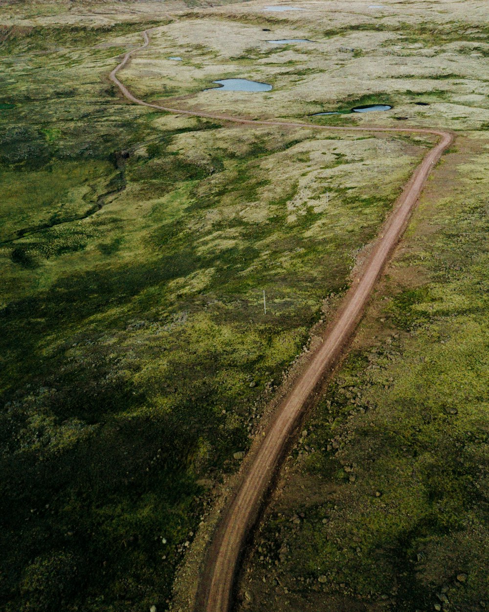 Vista aérea de la carretera y la zona verde