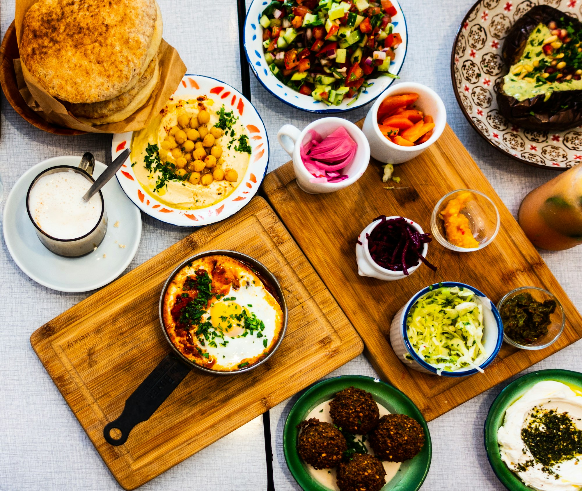 A Dreamy Mediterranean lunch

https://heclicksshewrites.com/