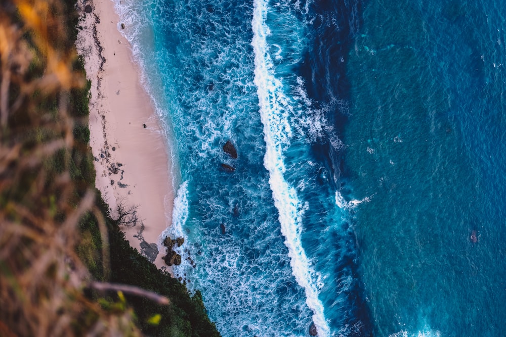 Vista dall'alto dell'onda dell'oceano