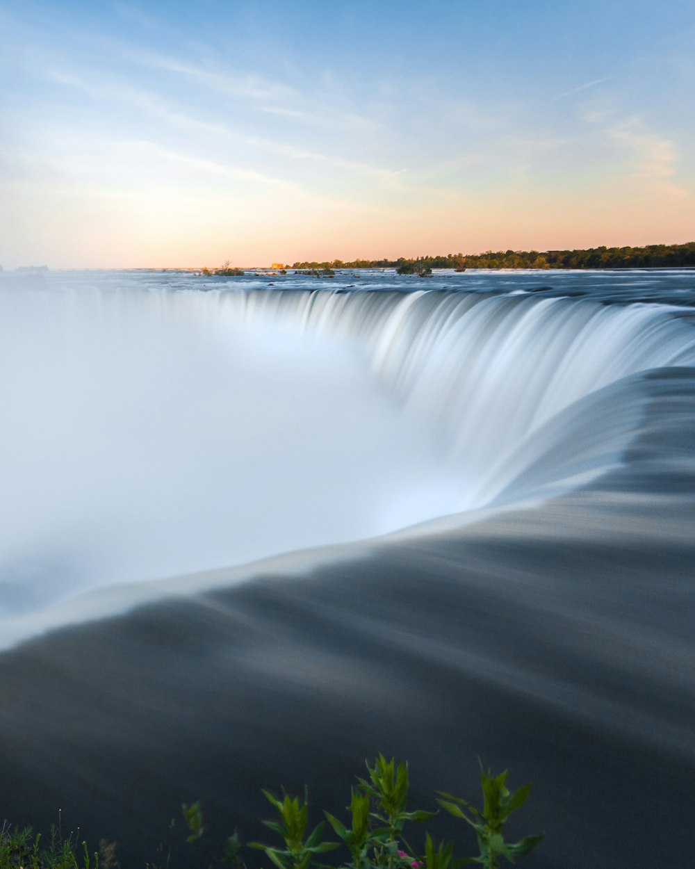 timelapse photography of Niagara falls