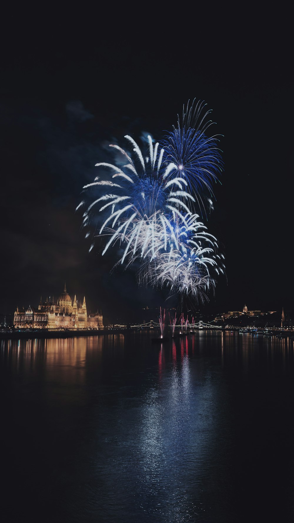 Lanzamiento de fuegos artificiales