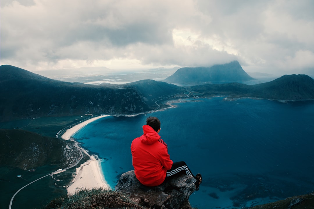 travelers stories about Glacial lake in Uttakleivveien 200, Norway