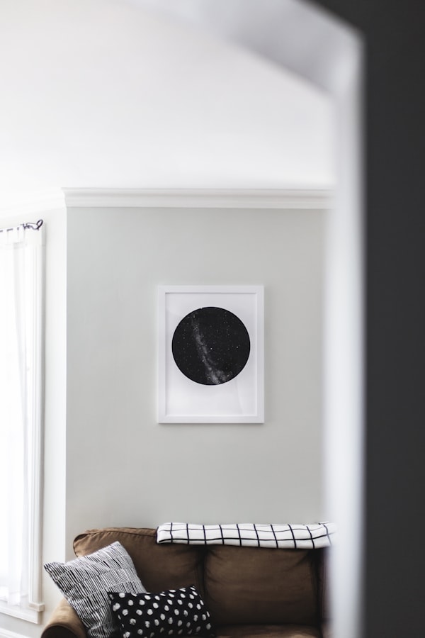 Recovery-optimized bedroom with adjustable bed frame