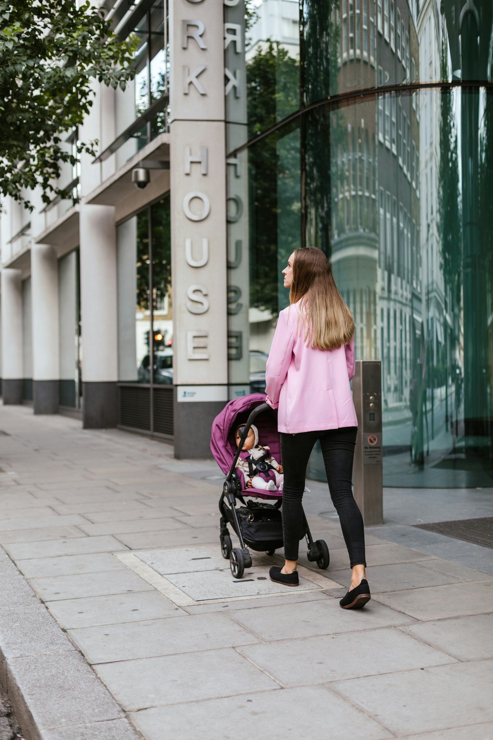 Canon EOS 5D Mark IV + Canon EF 50mm F1.4 USM sample photo. Woman walking with child photography