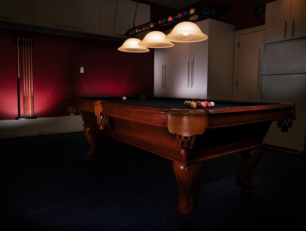 table de billard marron