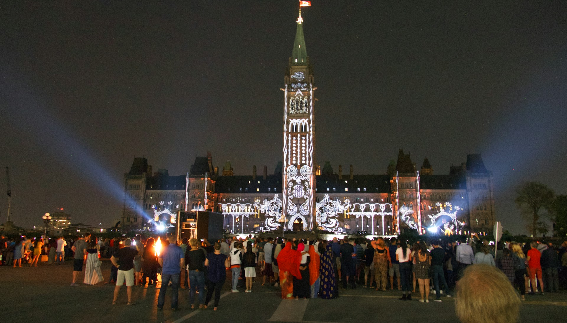 black and white bed linen