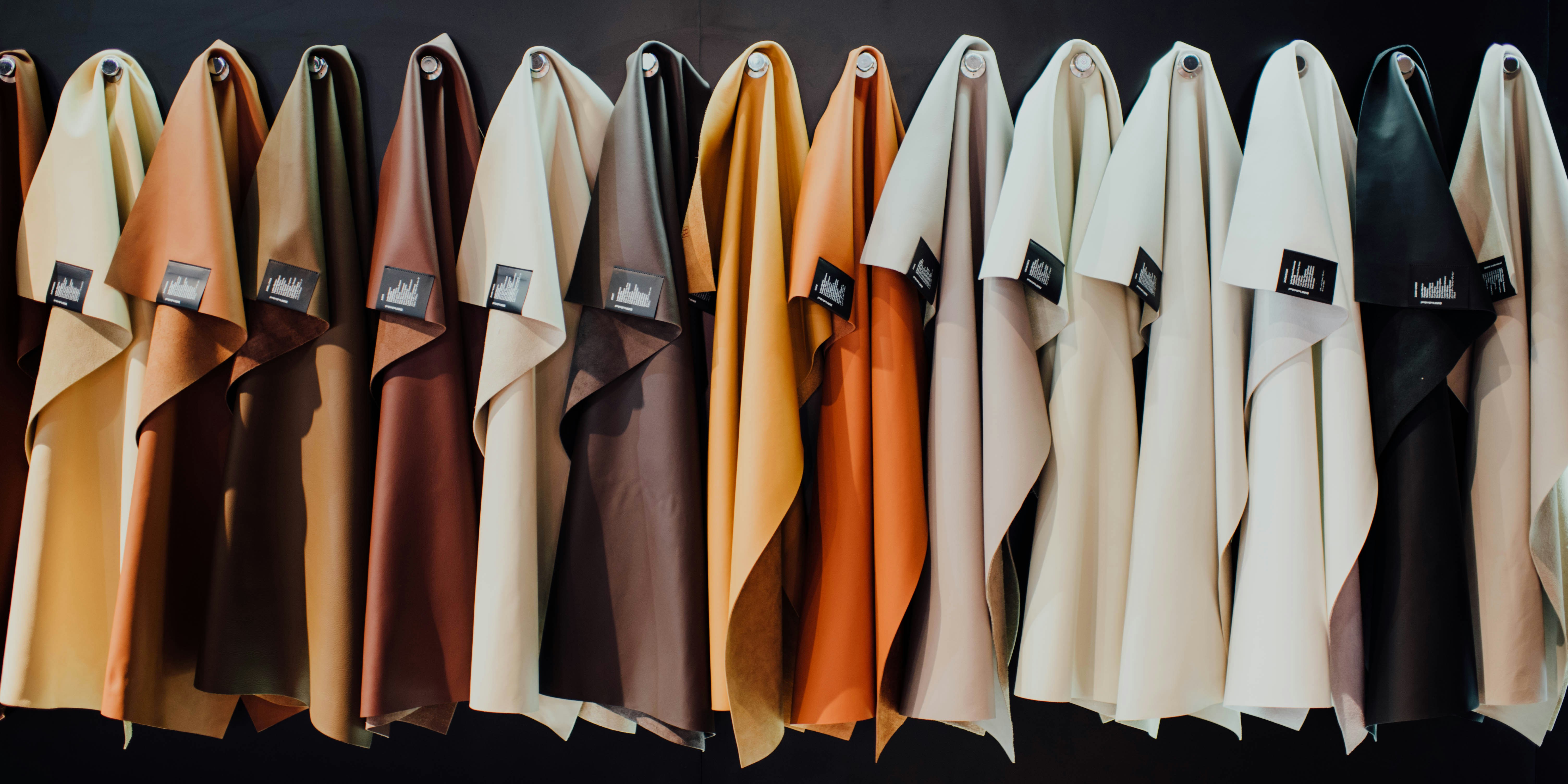 lote de camisas de colores surtidos
