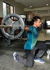 man weight lifting