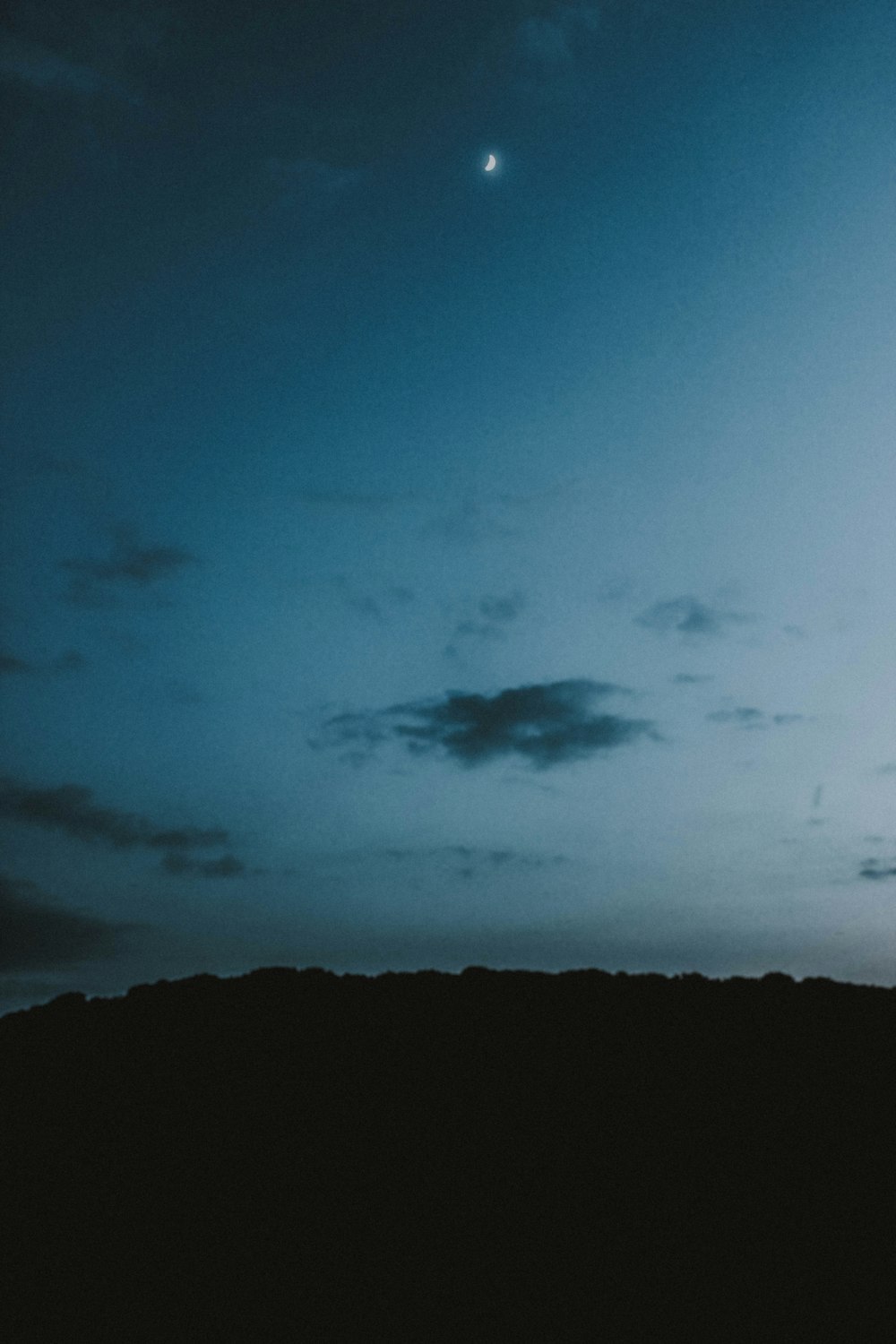 silhouette of mountain during daytime