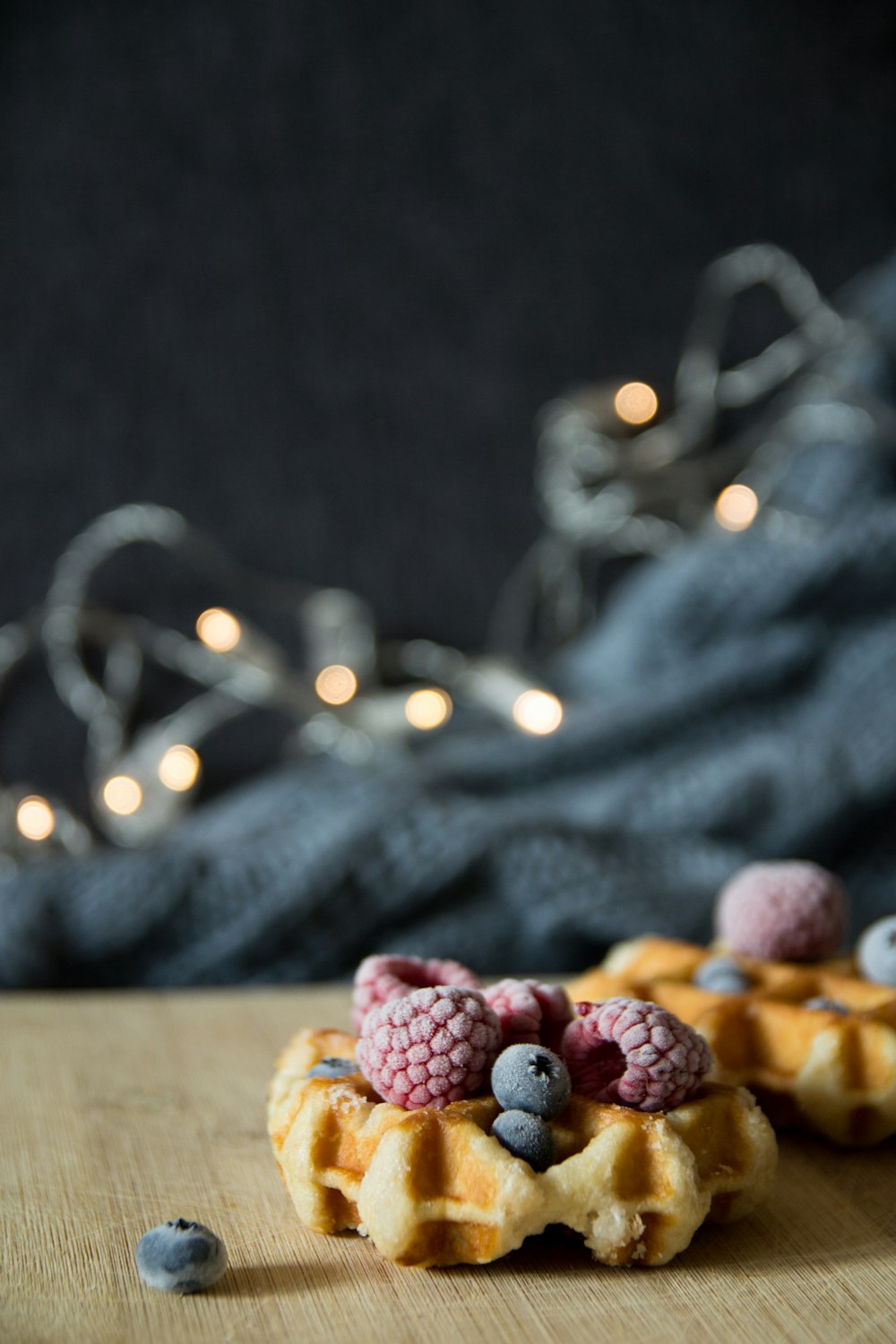 Kekse mit Heidelbeeren und Himbeeren