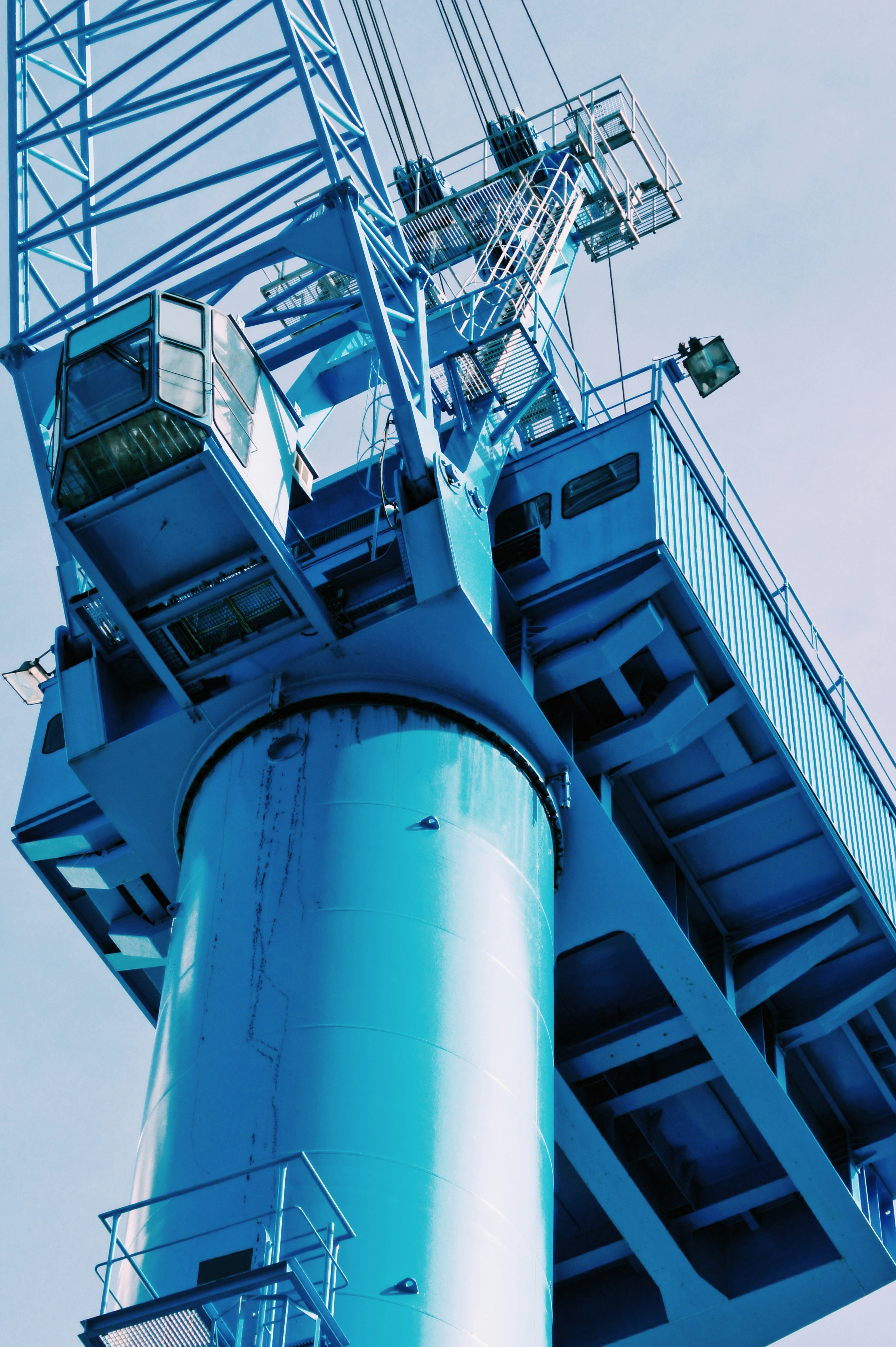 gray computer monitor