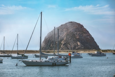 Morro Rock - Desde Morro Bay Yacht Club, United States