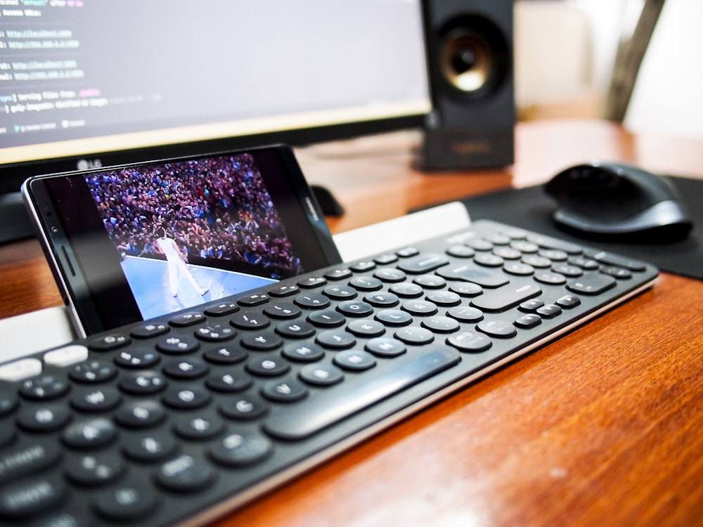 black computer keyboard