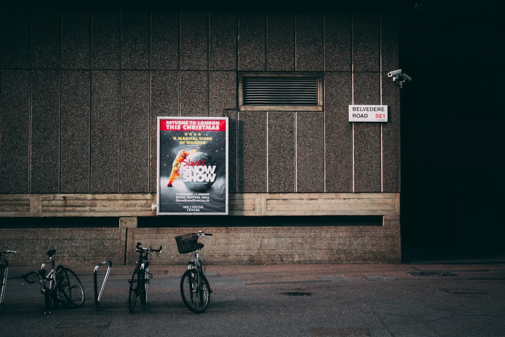 bicycle parked near concrete wall