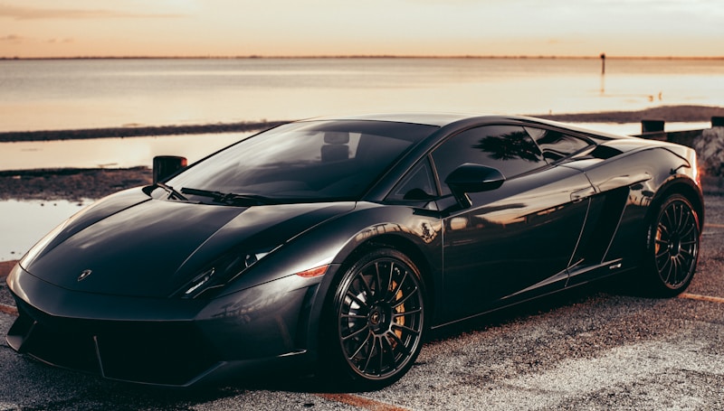 schwarzer Sportwagen