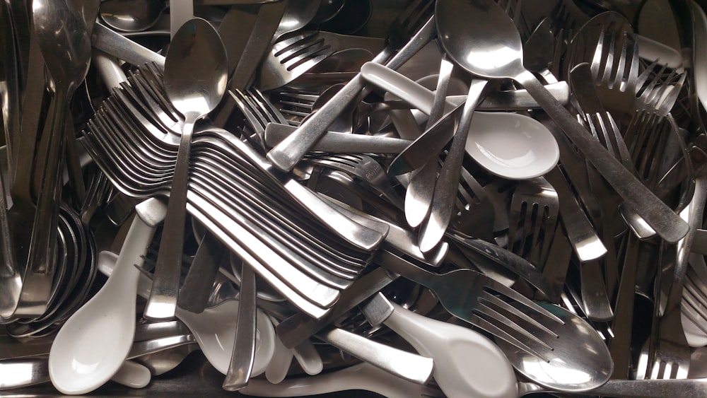 gray and white spoon and fork lot closeup photo