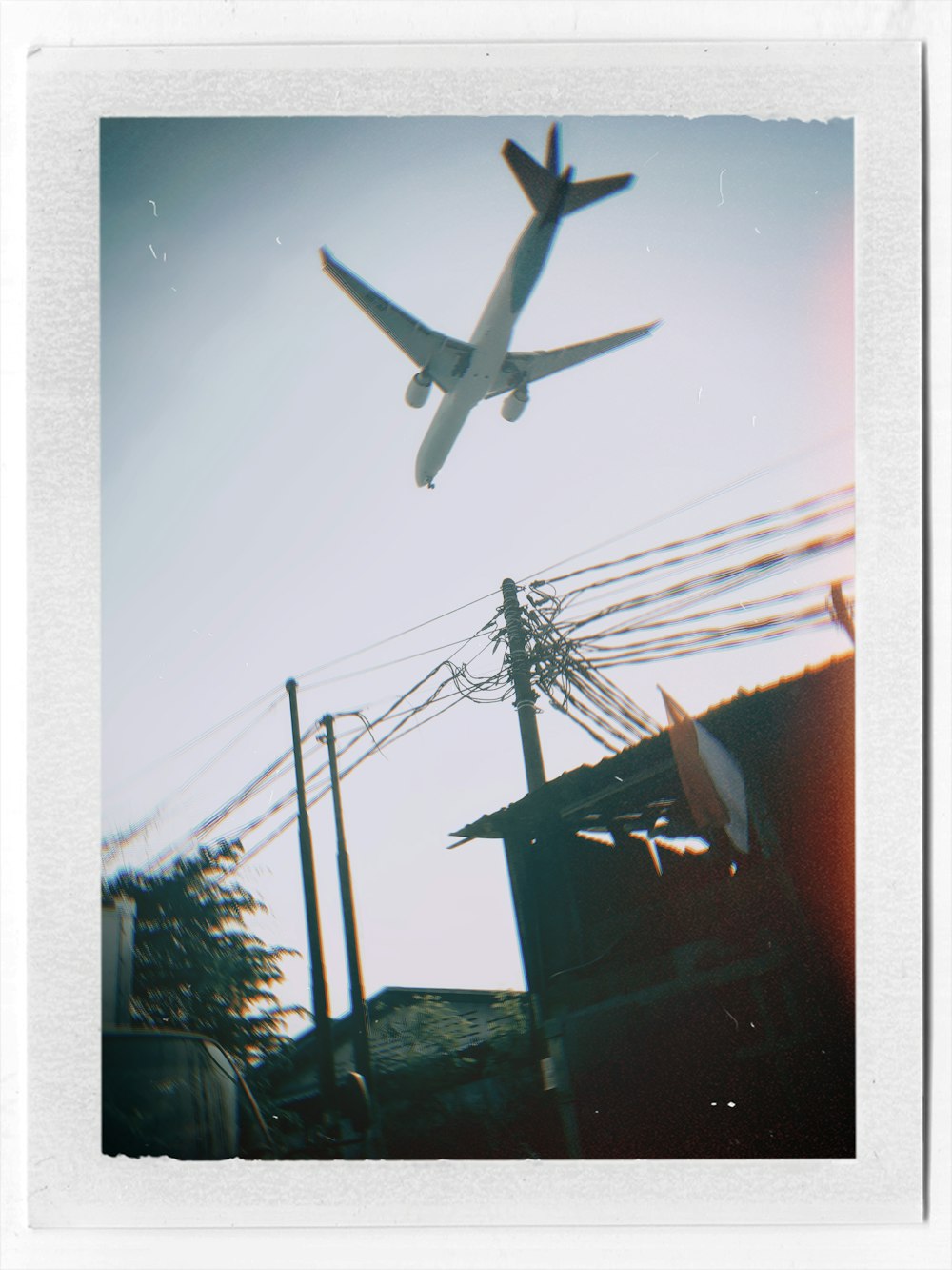 white airplane during daytiem