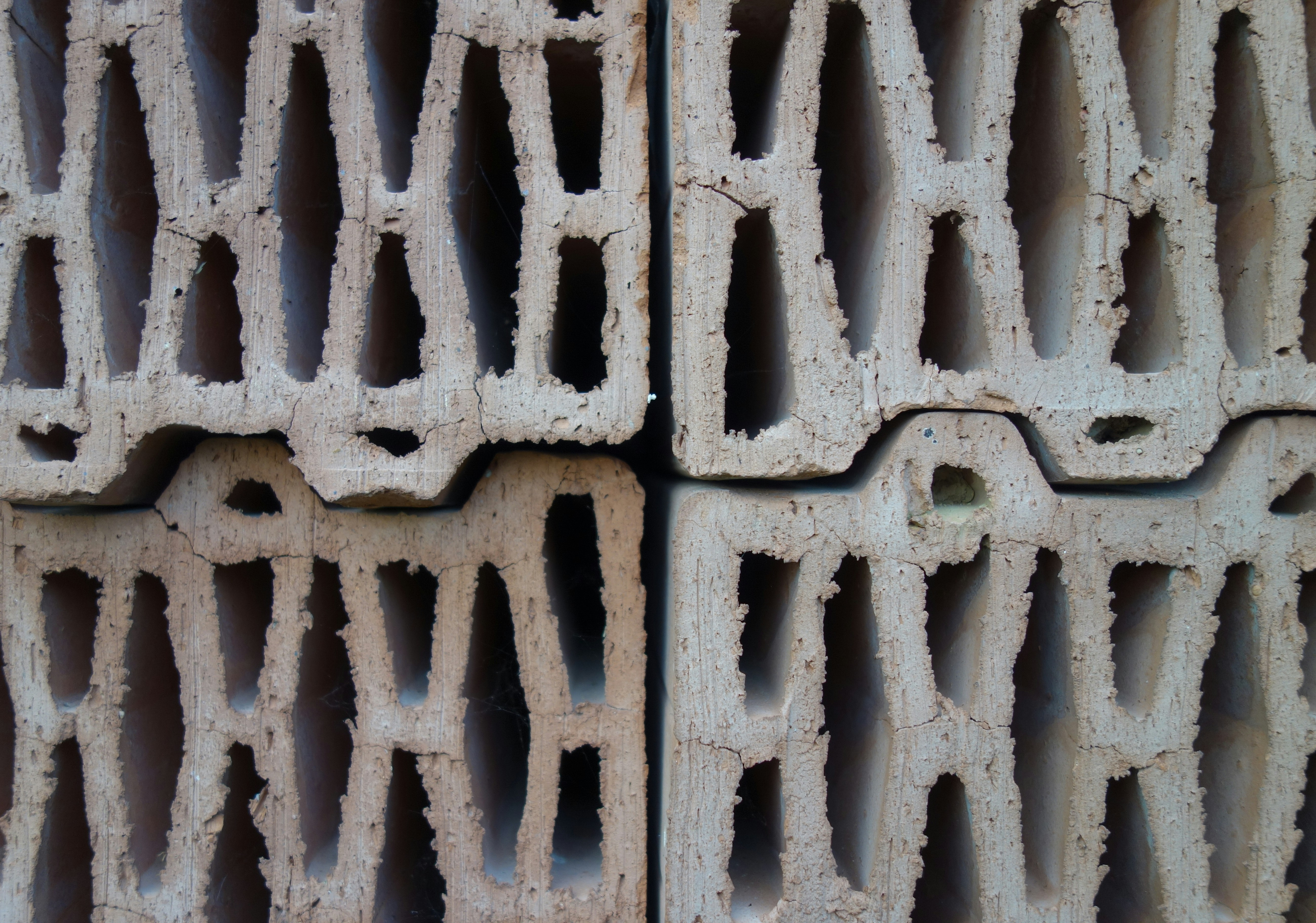 Tuff Tile vs Concrete Blocks – What Sells Better in Pakistan?