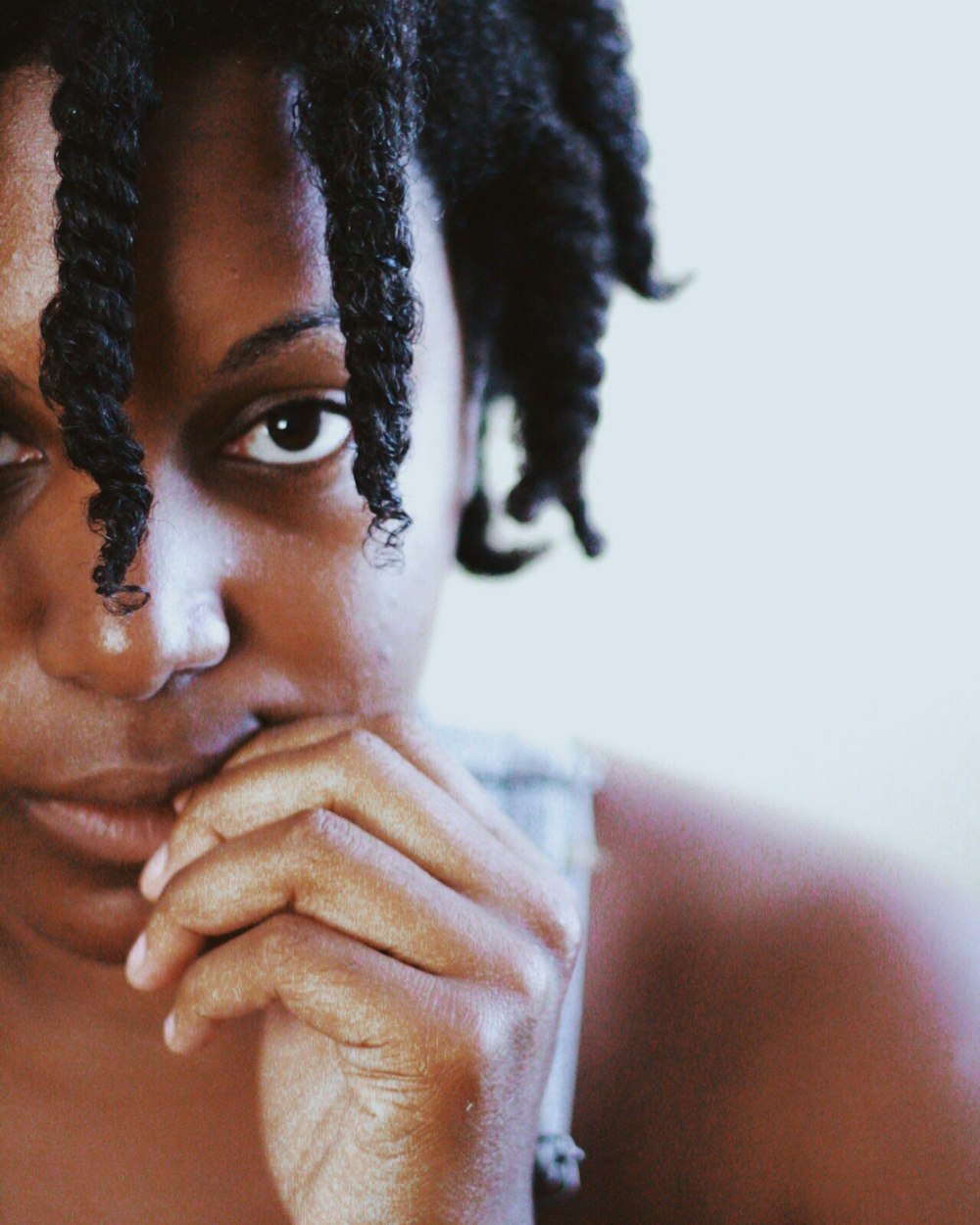 hair porosity: woman with hand on chin