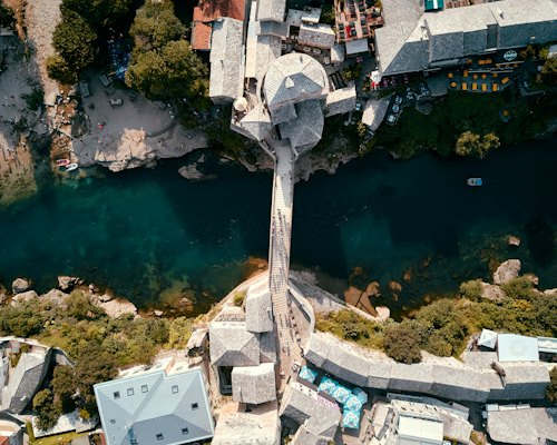 Top view photo of concrete bridge connecting two village at daytime — Mostar, Bosnia and Herzegovina