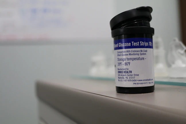 The glucose monitor packaging highlighting the 14-day continuous monitoring feature.