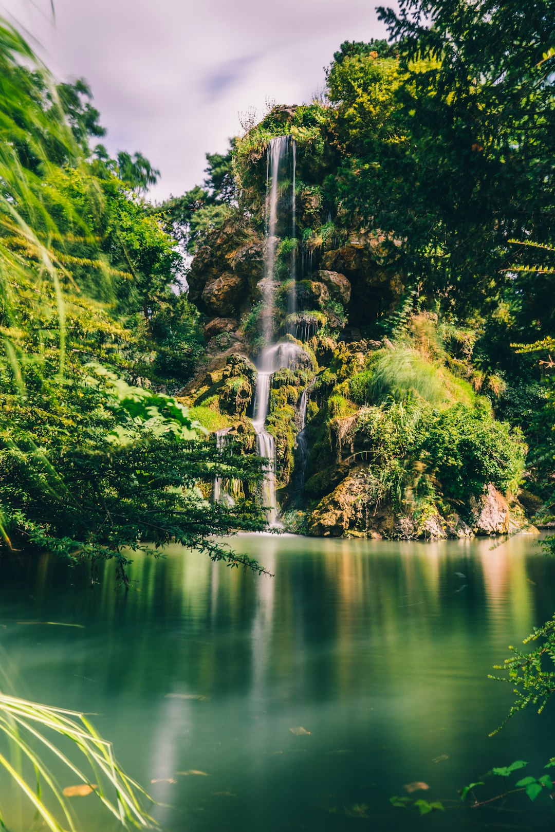 travelers stories about Waterfall in 5 Route des Lacs À Bagatelle, France