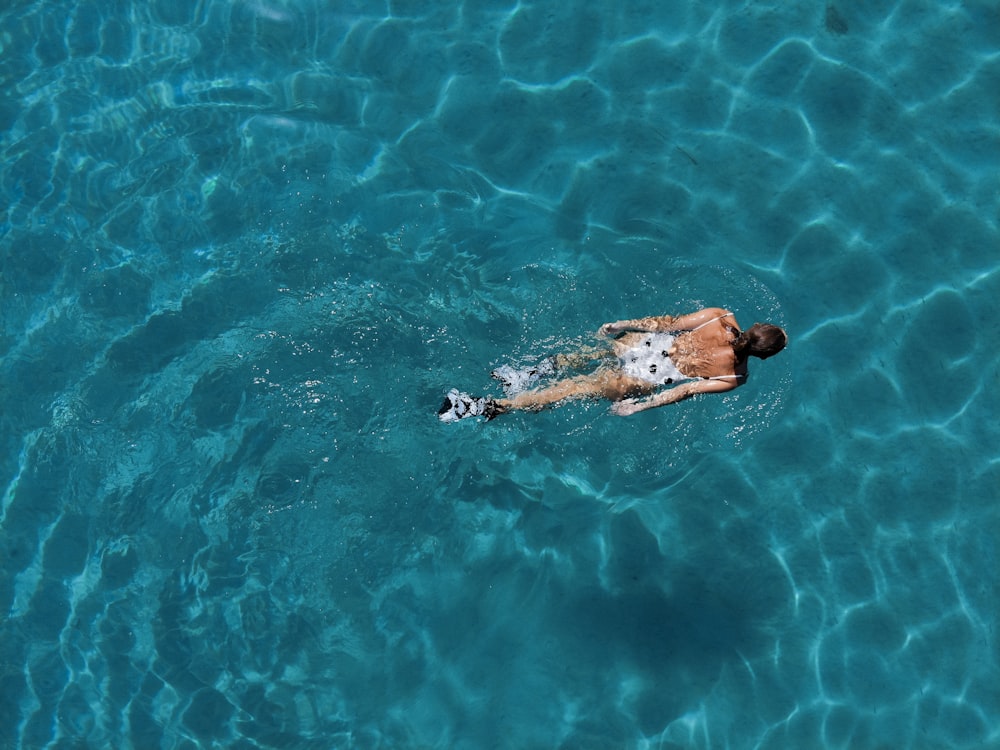 Costume da bagno donna a pois bianchi e neri