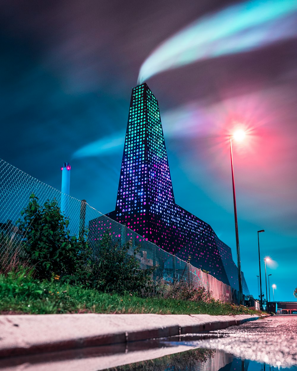 Fotografía de ojo de gusano de un edificio de gran altura