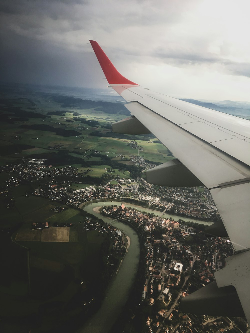 closeup photo of airplane wing